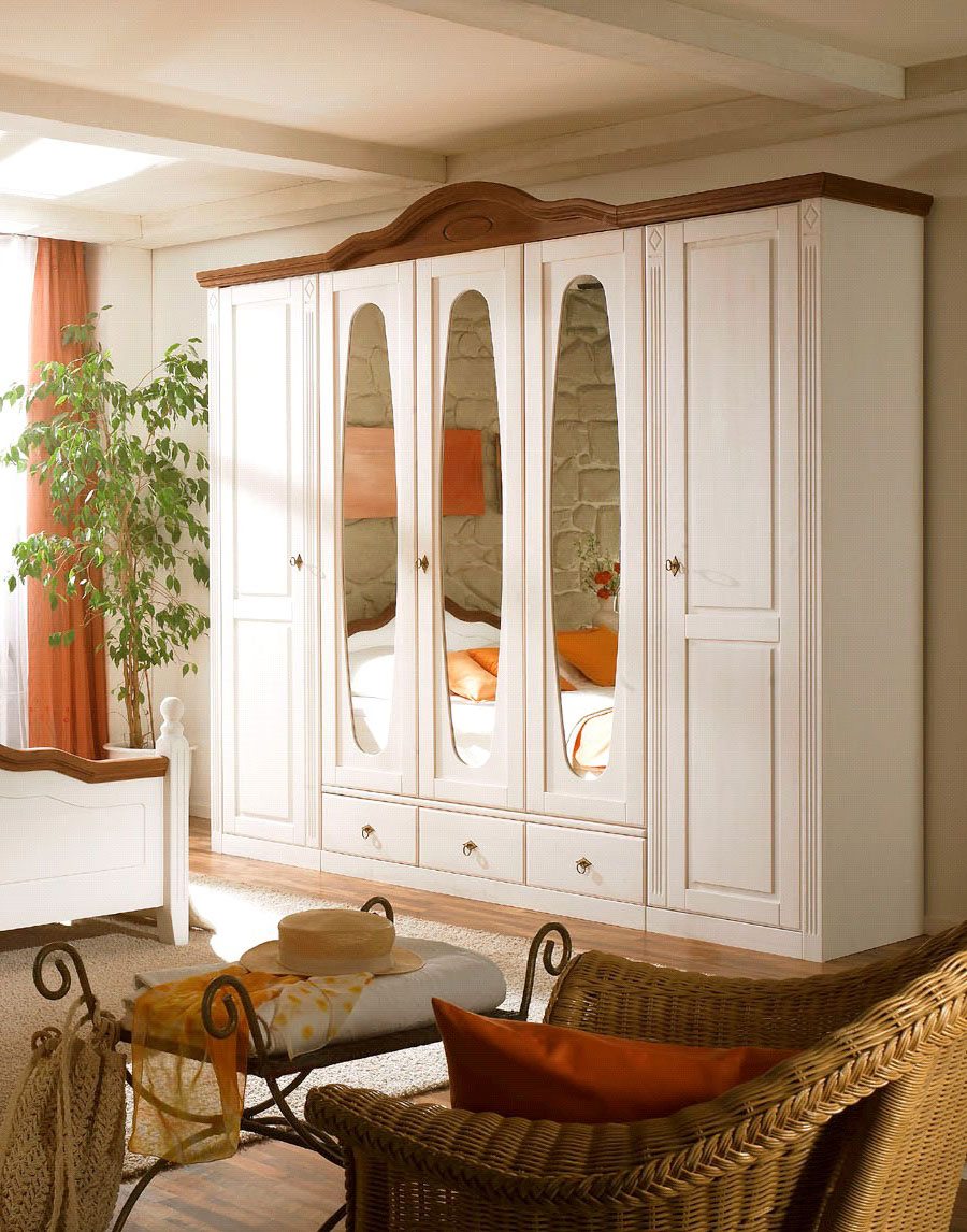 Abbildung Landhausstil Kleiderschrank weiss abs. Nussbaum teilmassiv Wales | D25 Landhaus Kleiderschrank weiss / Nußbaum teilmassiv Wales