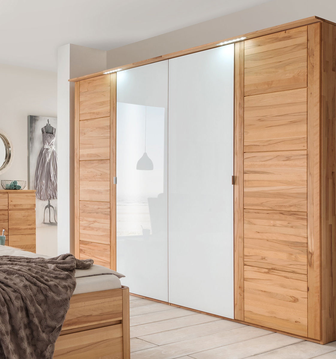 Abbildung Kleiderschrank Massivholz 4-türig Front 7 | M&H Abbildung Kleiderschrank Massivholz 4-türig Front 7 | M&H