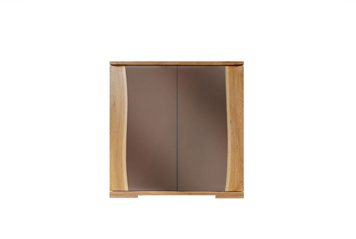 Abbildung Schlafzimmer Kommode mit Baumkanten in Massivholz Wildeiche geölt Glas Braun| BM2 Abbildung Kommode mit Baumkanten in Massivholz Wildeiche geölt | BM2