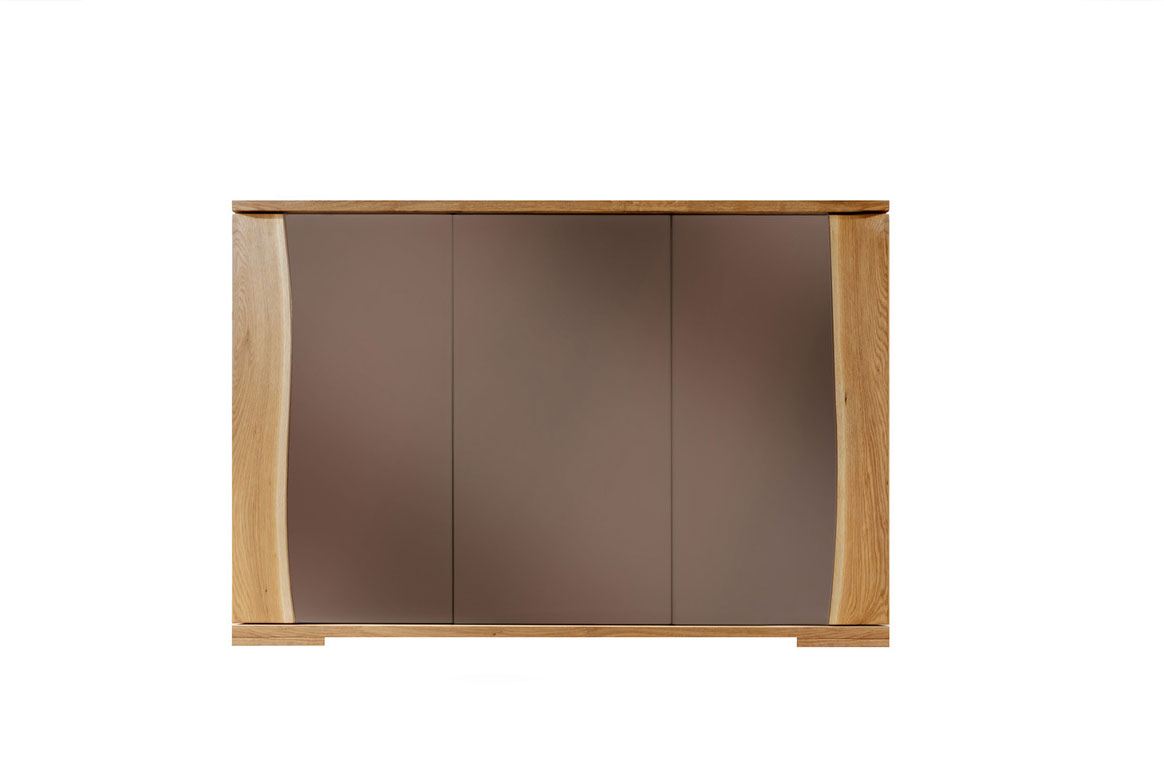 Abbildung Schlafzimmer Kommode mit Baumkanten in Massivholz Wildeiche geölt Glas Braun| BM3 Abbildung Kommode mit Baumkanten in Massivholz Wildeiche geölt | BM3
