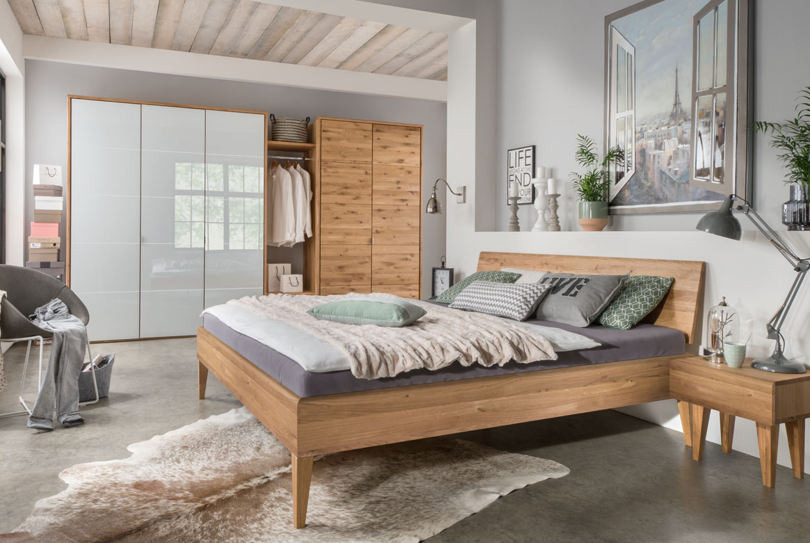 Abbildung Schlafzimmer Kleiderschrank in Massivholz Wildeiche geölt | F10 Abbildung Schlafzimmer Kleiderschrank in Massivholz Wildeiche geölt | F10