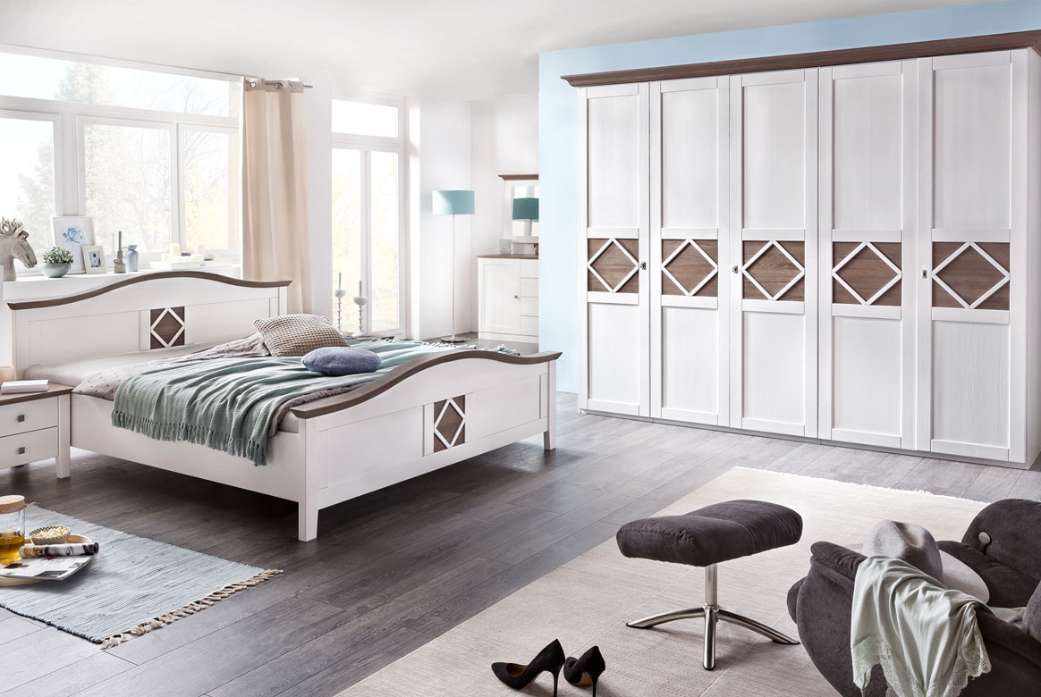 Schlafzimmer Landhaus weiß teilmassiv Mistral Schlafzimmer Landhaus weiß teilmassiv Mistral
