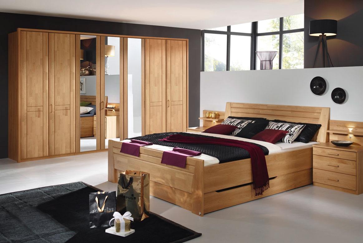 Abbildung Schlafzimmer mit Komfortbett 180x200 u. Kleiderschrank 7-trg. mit 3 Spiegel Front Erle Sitara | S59