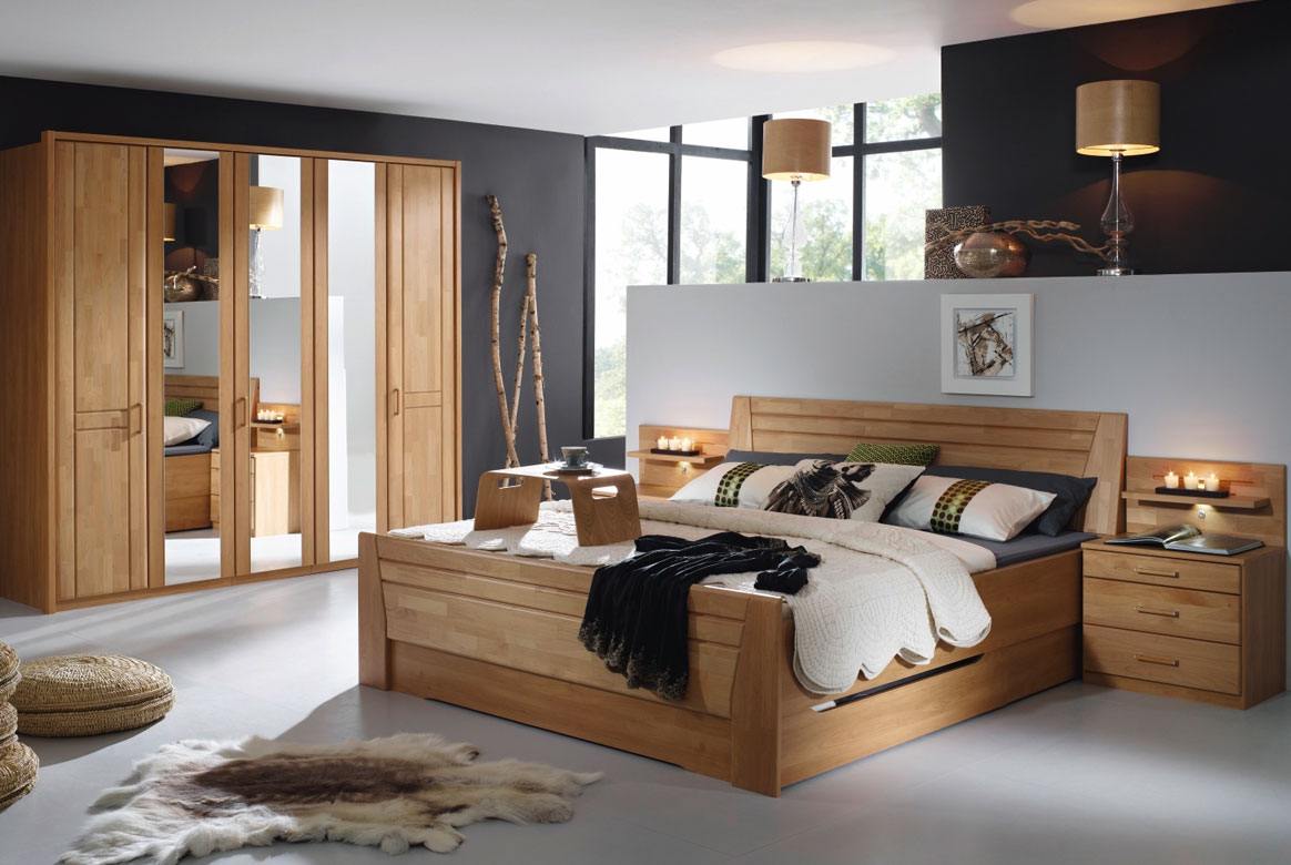 Abbildung Schlafzimmer mit Komfortbett 180x200 u. Kleiderschrank 5-trg. mit Spiegel Front Erle Sitara | S37